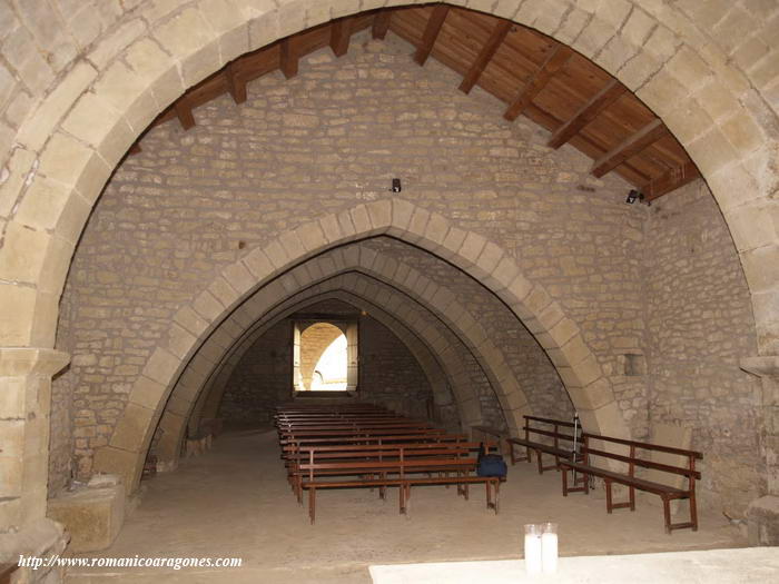 INTERIOR DEL TEMPLO HACIA LOS PIES